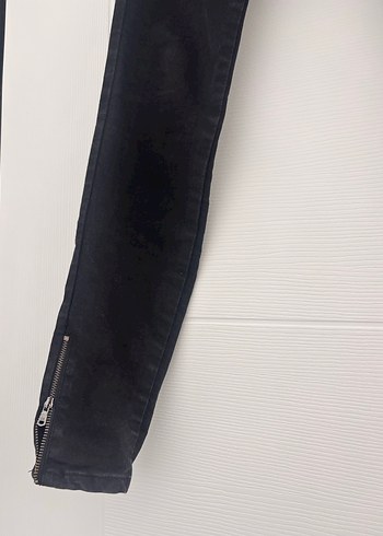 Zara Fermuarlı Siyah Jean Pantolon - Görsel 4