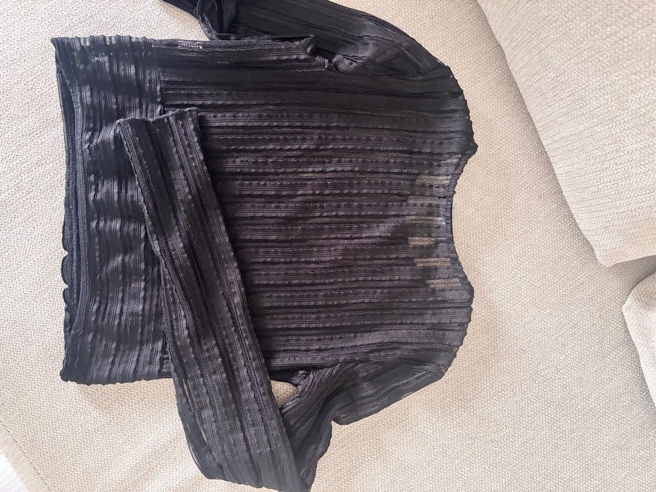 Bershka Piliseli Siyah Uzun Kollu Bluz - Görsel 4