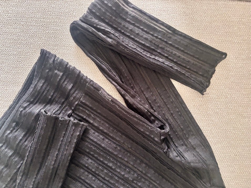 Bershka Piliseli Siyah Uzun Kollu Bluz - Görsel 5