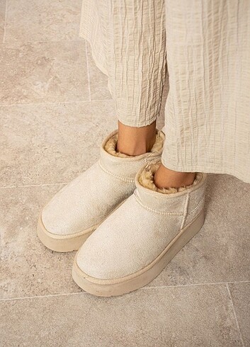 Ugg Ultra Mini Platform Model Bej