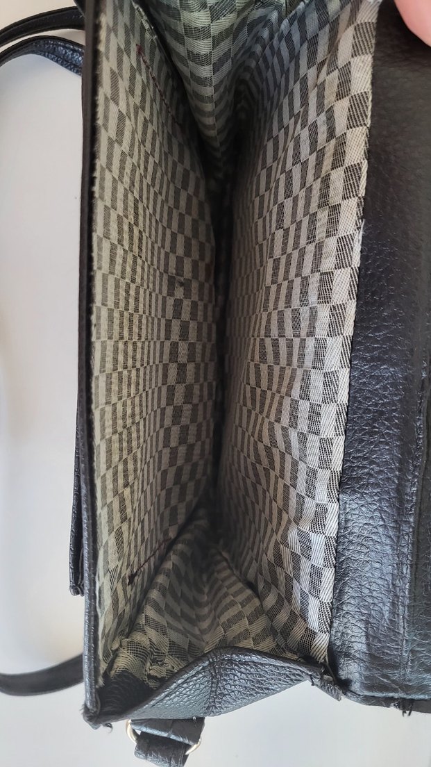 Siyah Parlak Deri Tokalı Kadın Çanta - Görsel 3