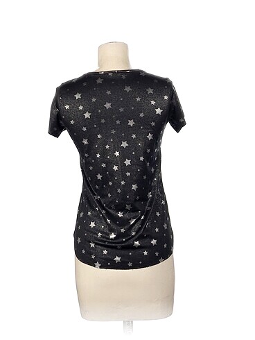s Beden PreLoved T-shirt %70 İndirimli.