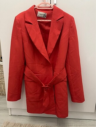 Kırmızı uzun ceket