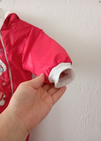 Kapüşonlu Nakışlı Kız Bebek Kırmızı Tulum - Görsel 4