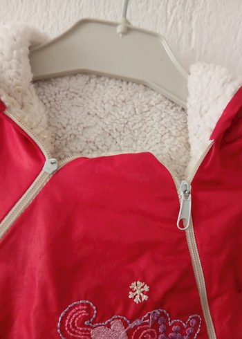 Kapüşonlu Nakışlı Kız Bebek Kırmızı Tulum - Görsel 6