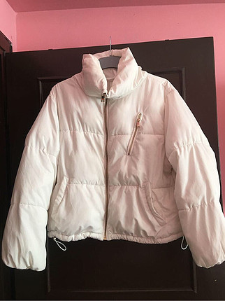 BERSHKA PUFFY BEYAZ MONT