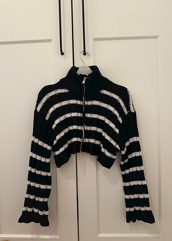 Zara Siyah Beyaz Çizgili Kısa Triko Kazak