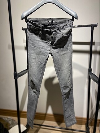 Gri jean
