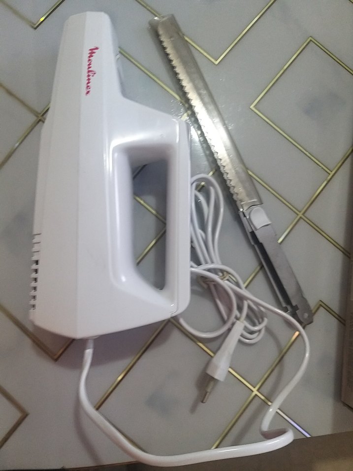 Beyaz Parlak Moulinex ekmek kesme makinasi - Görsel 3