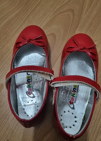 26 Beden Kız çocuk kırmızı babet ayakkabı