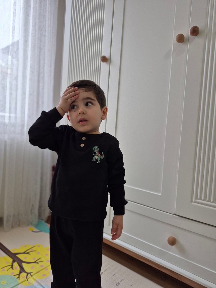 Erkek Çocuk Siyah Nakışlı Düğmeli Sweatshirt - Görsel 2