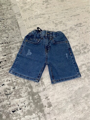Denim şort 4-5 yas