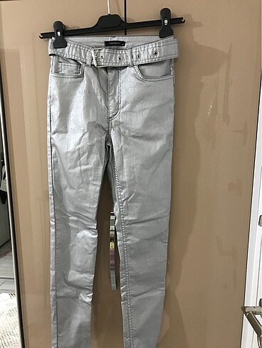 Trendyol milla parlak gümüş slim fit pantolon