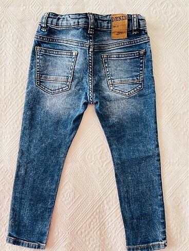 4 Yaş Beden lacivert Renk Zara erkek çocuk kot pantolon