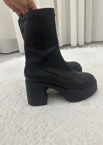 Bershka Siyah Platform Topuklu Bot