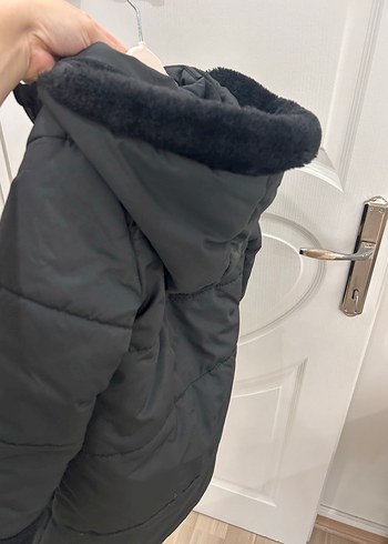 Siyah Peluş Detaylı Çocuk Kışlık Mont - Görsel 8