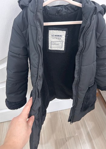 Siyah Peluş Detaylı Çocuk Kışlık Mont - Görsel 5