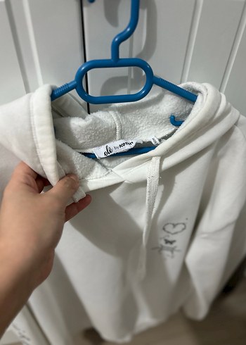 Beyaz Kapüşonlu Kadın Sweatshirt - Görsel 3