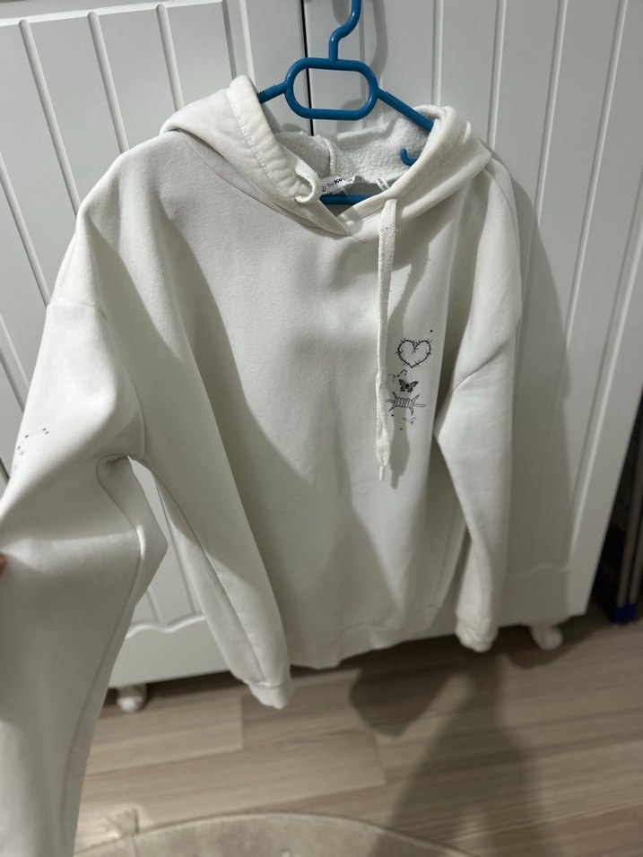 Beyaz Kapüşonlu Kadın Sweatshirt - Görsel 2