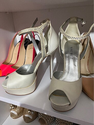 Zara Nine west saten