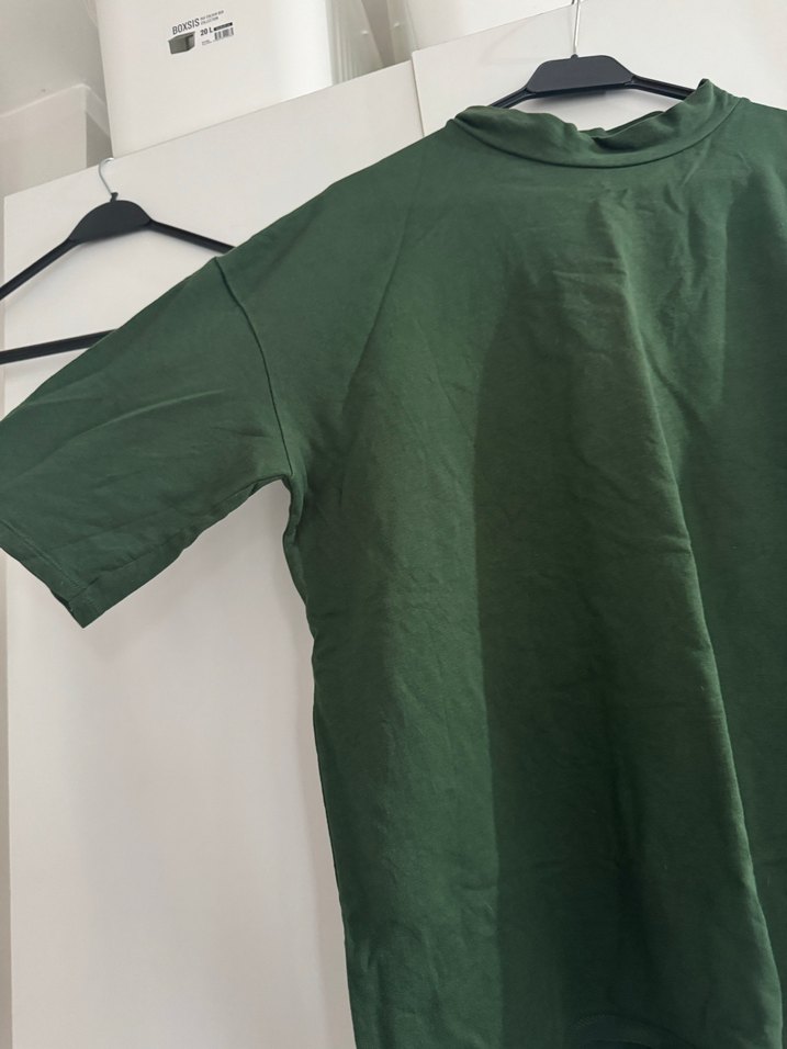 Yeşil Yüksek Yakalı Keten Kadın Tişört - Görsel 2