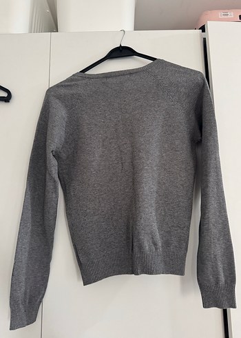 Gri V Yaka Uzun Kollu Triko Kazak - Görsel 2
