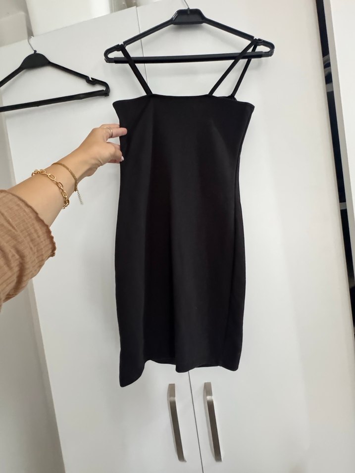 Siyah İnce Askılı Midi Elbise - Görsel 3