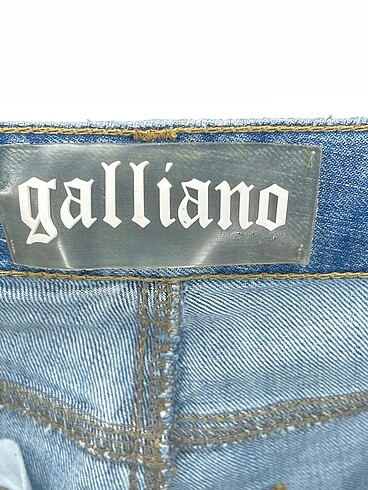 26 Beden mavi Renk John Galliano Jean / Kot %70 İndirimli.