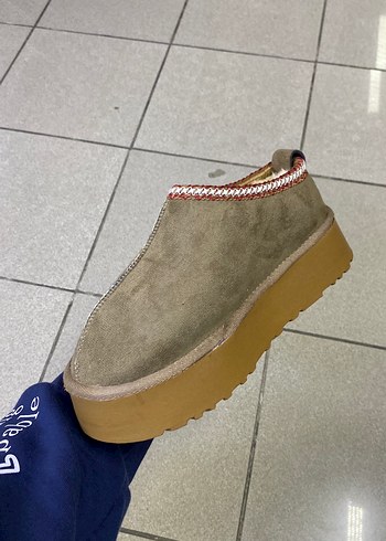 Ugg Ugg terlik