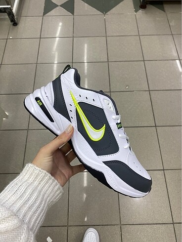 Nike monarch