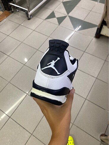 42 Beden beyaz Renk Nike air retro