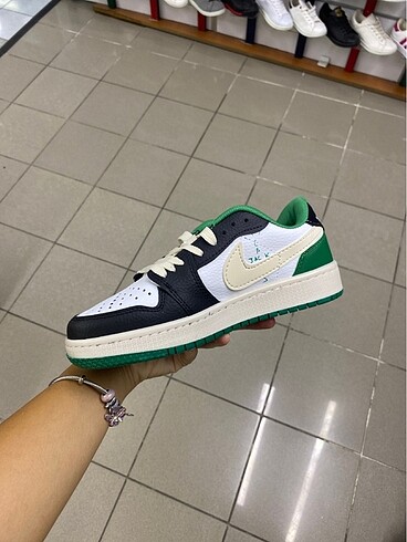 37 Beden Travis Scott