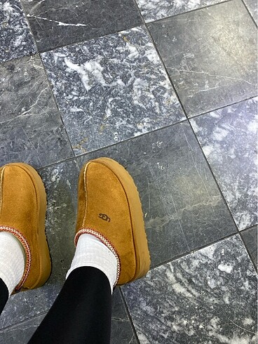 Ugg Ugg terlik