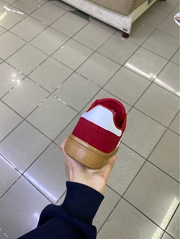 39 Beden kırmızı Renk Adidas Spezial