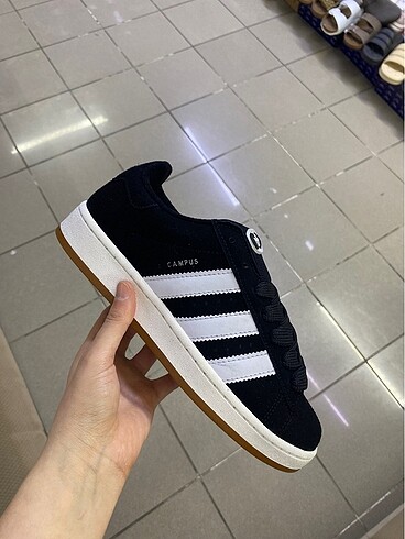 Adidas campus