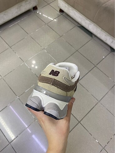39 Beden ten rengi Renk New Balance 9060
