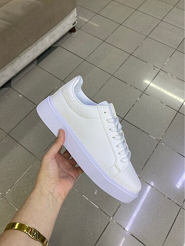 ZARA MODEL