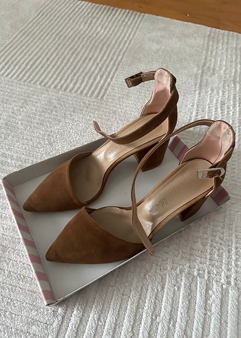 Bej Süet Tokalı Kadın Topuklu Ayakkabı - Görsel 2