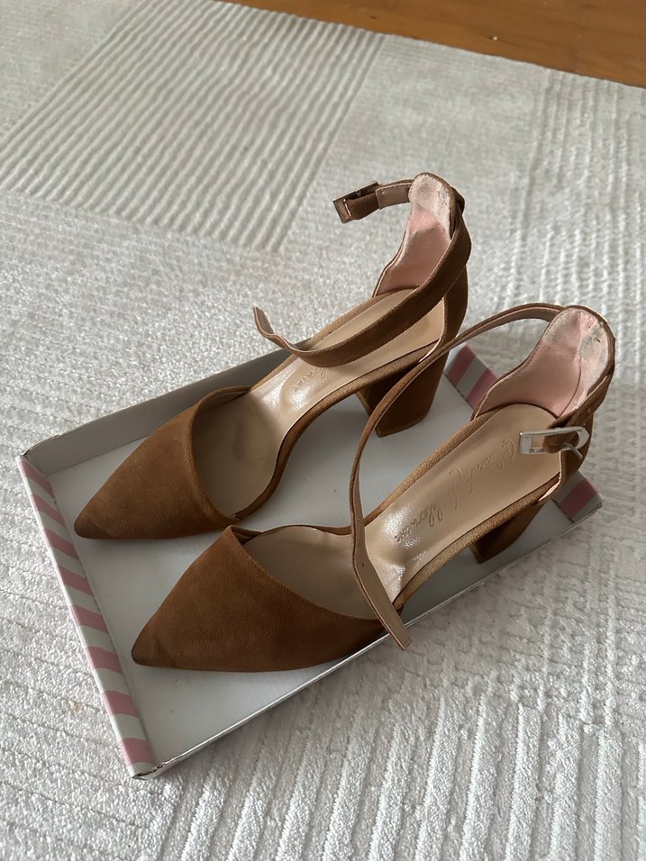 Bej Süet Tokalı Kadın Topuklu Ayakkabı - Görsel 2