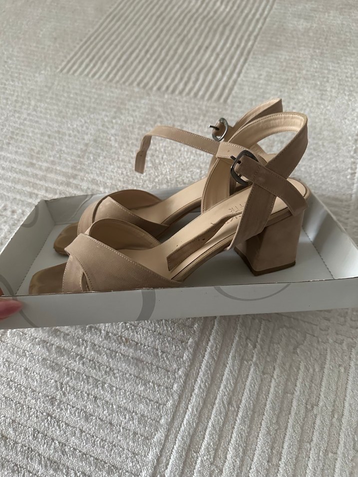 Bej Süet Kadın Dolgu Topuk Sandalet - Görsel 2