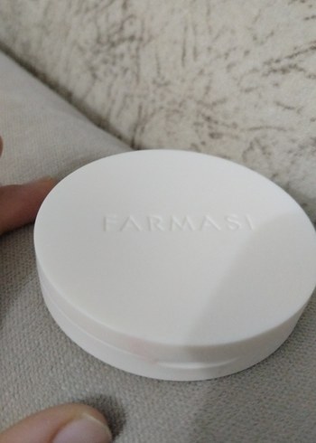 Farmasi Açık Beyaz Pudra Compact