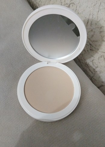 Beden Açık Beyaz Pudra Compact
