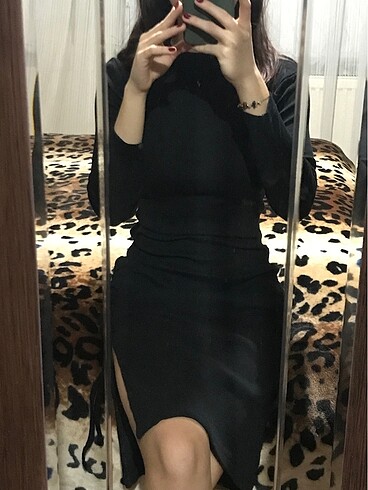 Siyah Yırtmaçlı Uzun Kol Triko Elbise