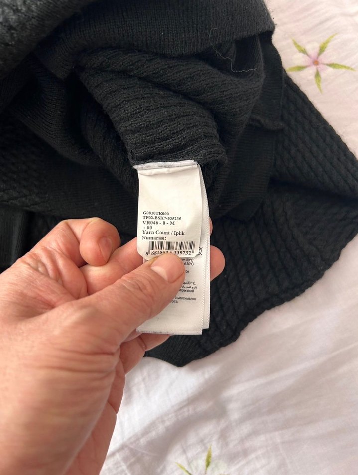 Siyah V Yaka Erkek Yün Kazak - Görsel 4