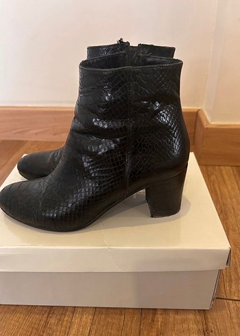 Yılan Desenli Siyah Deri  Bot - Görsel 2