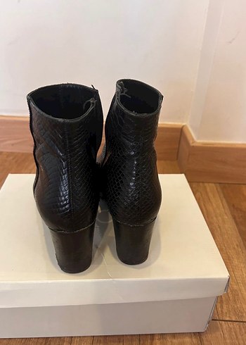 Yılan Desenli Siyah Deri  Bot - Görsel 3