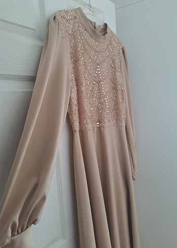 Uzun Kollu Bej İşlemeli Abiye Elbise - Görsel 4