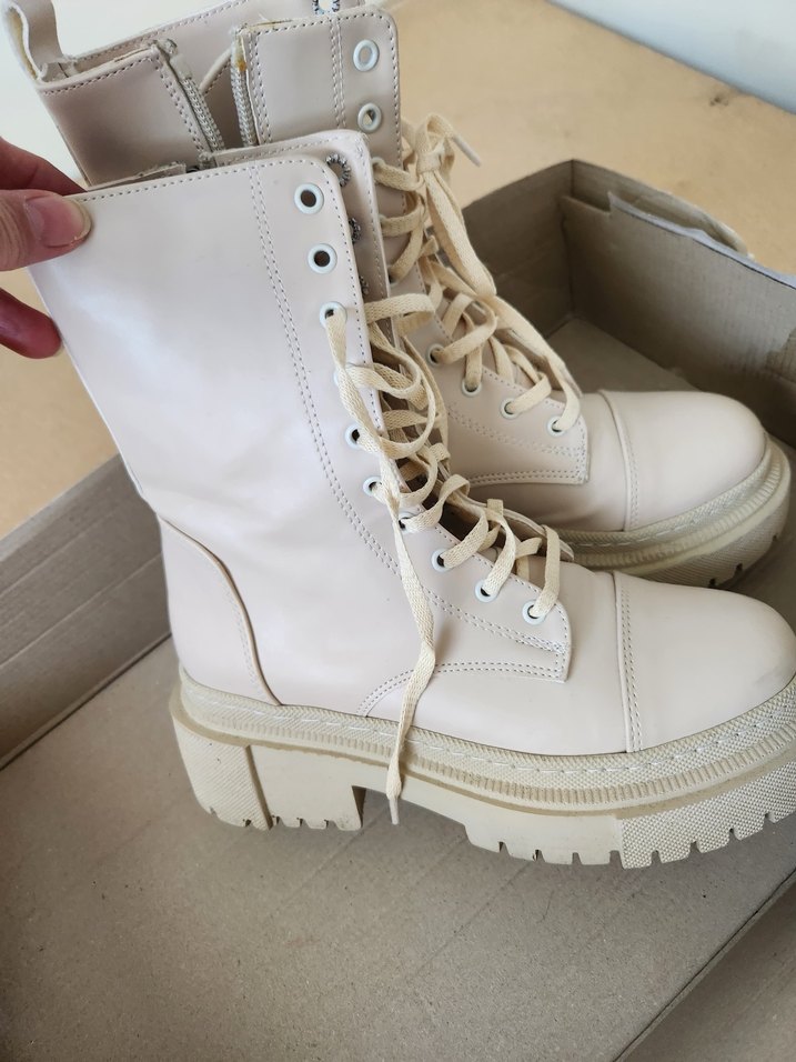 Krem Beyaz Deri Bağcıklı Bot - Görsel 3