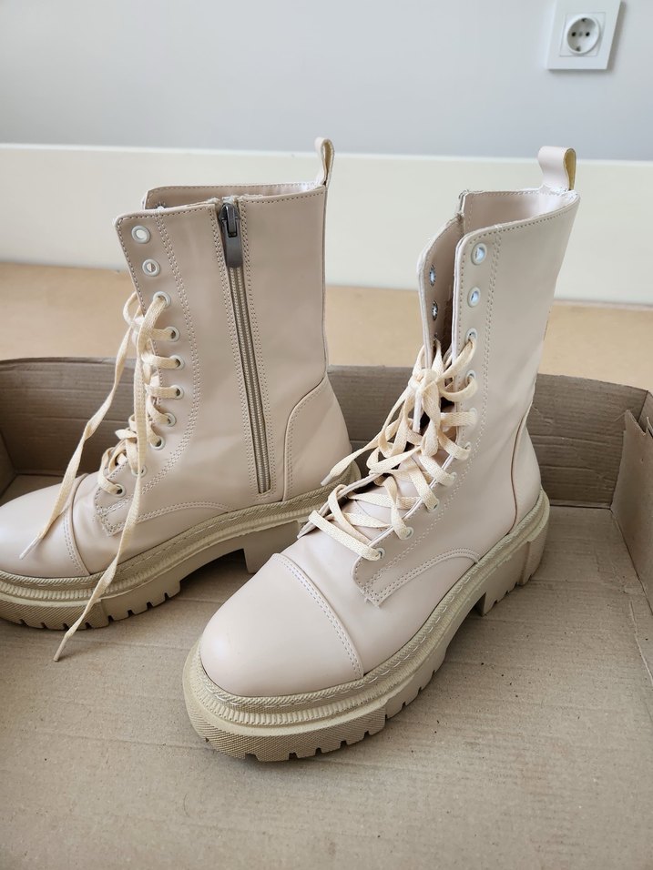 Krem Beyaz Deri Bağcıklı Bot - Görsel 2