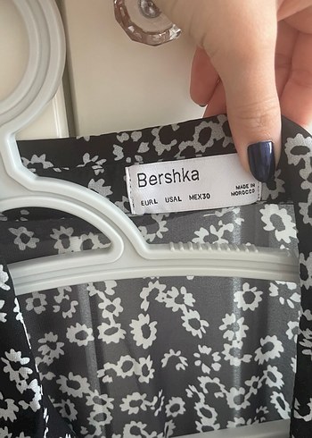 V Yaka Siyah Elbise Çiçekli - Görsel 3